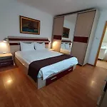 Park Apartment *