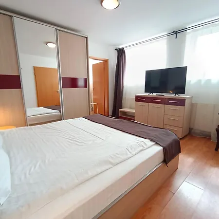 Park Apartment *